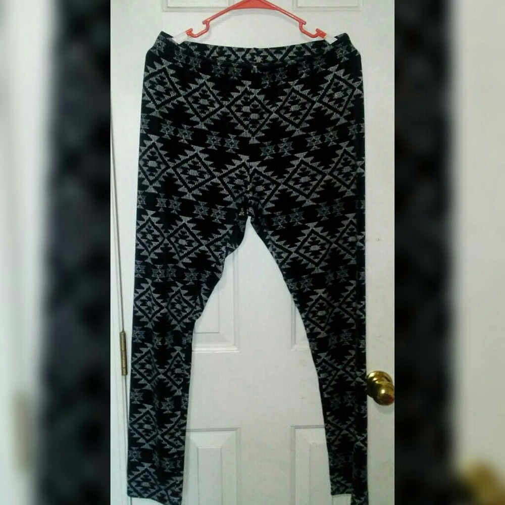 Black and white Aztec leggings